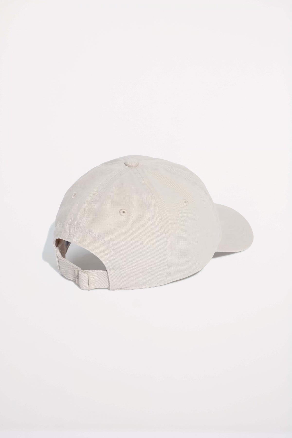 ADIDAS  SPW DAD CAP  en color BEIS  (2)