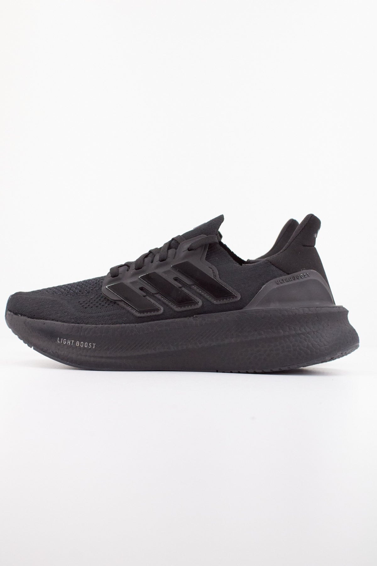 ADIDAS ULTRABOOST  en color NEGRO  (1)