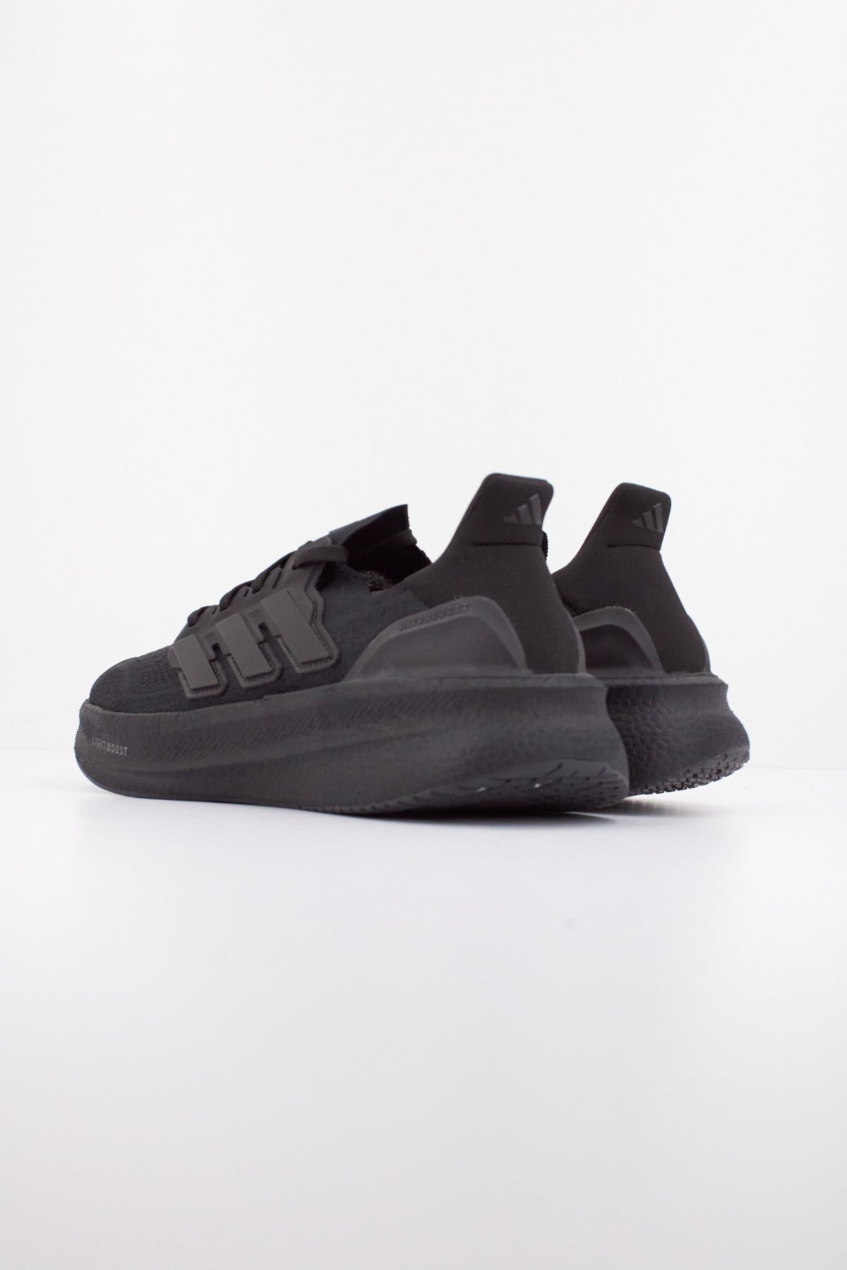 ADIDAS ULTRABOOST  en color NEGRO  (5)