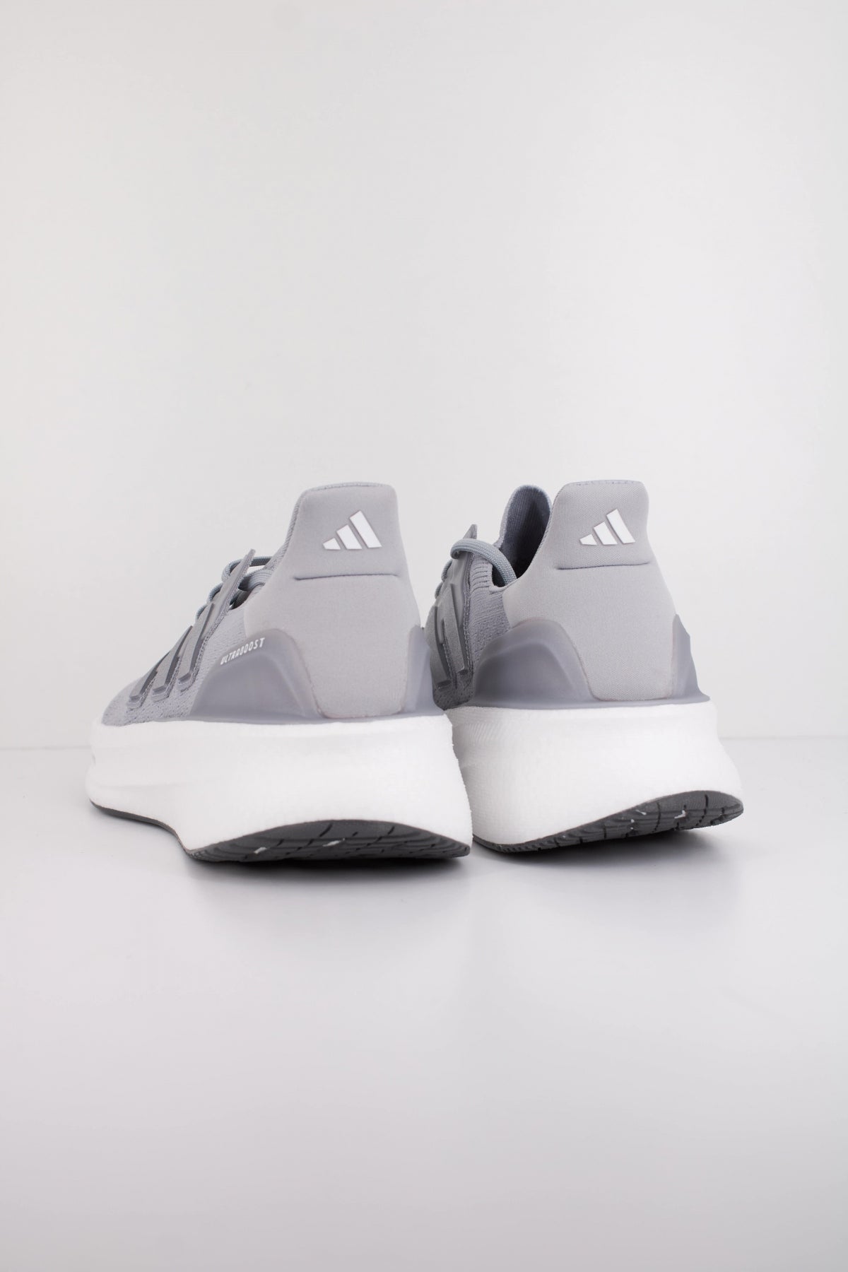 ADIDAS ULTRABOOST  en color GRIS  (3)