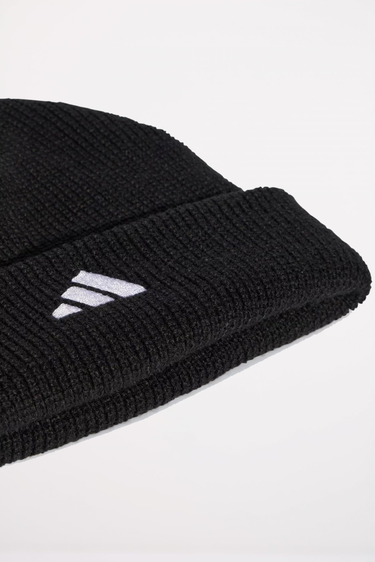 ADIDAS K BEANIE en color NEGRO  (3)