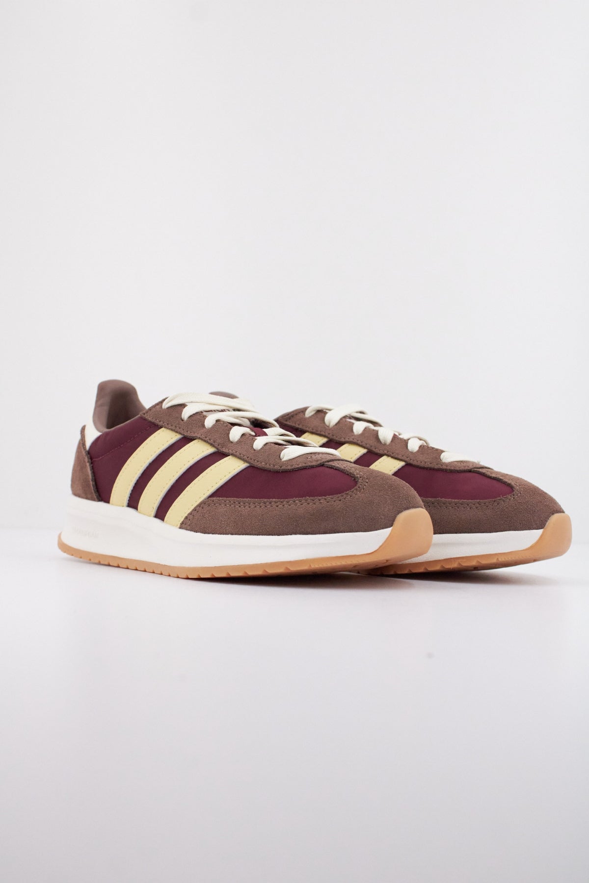 ADIDAS RUN s . en color BURDEOS  (2)