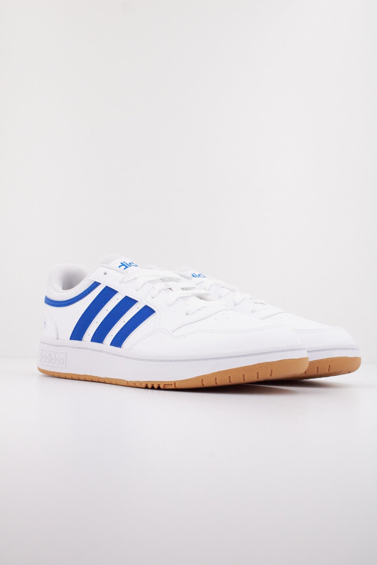 ADIDAS HOOPS . en color BLANCO  (2)