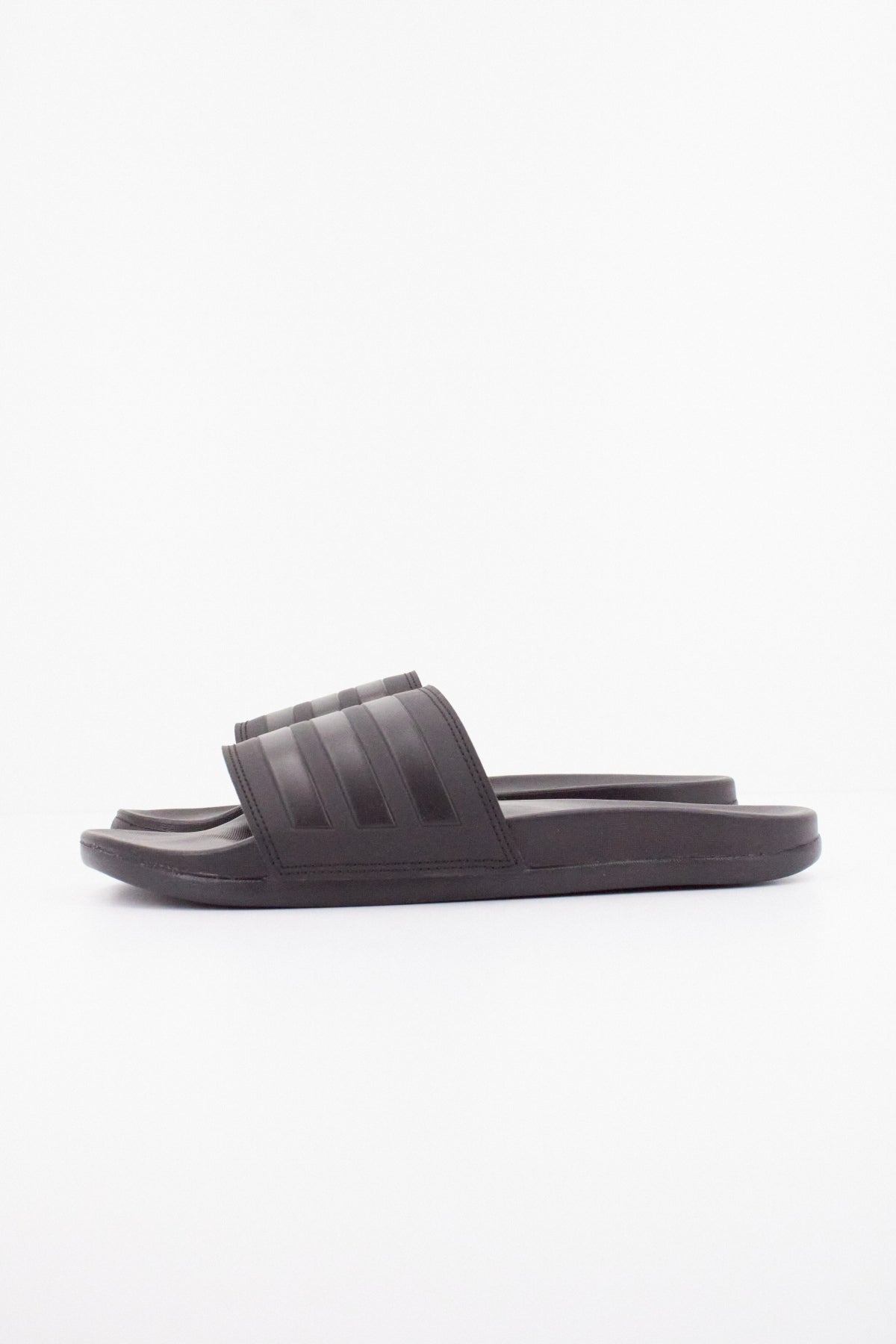 ADIDAS ADILETTE COMFORT en color NEGRO  (1)