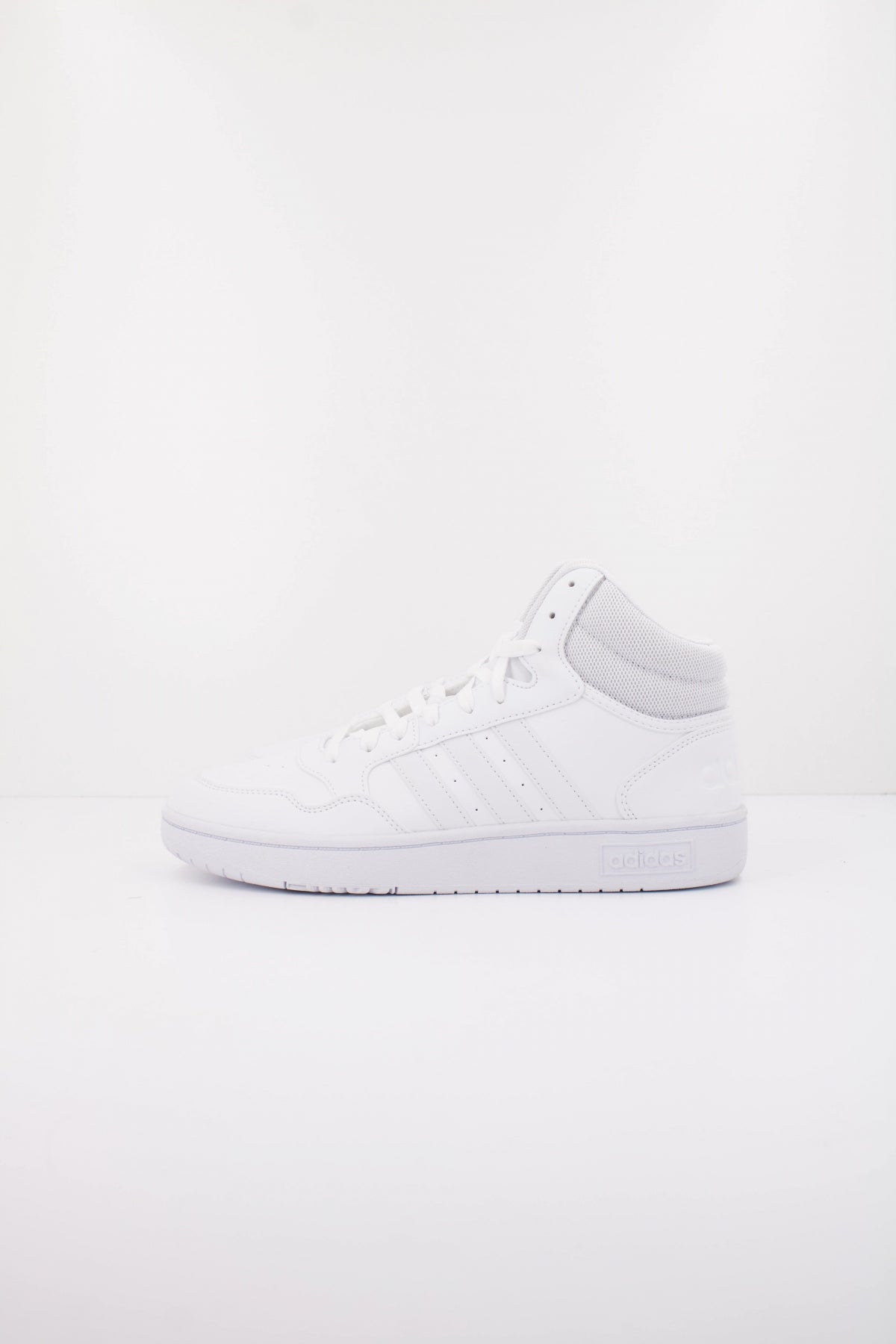 ADIDAS HOOPS . MID en color BLANCO  (1)
