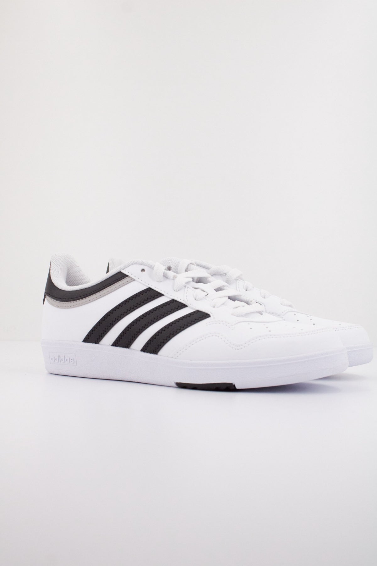ADIDAS HOOPS . en color BLANCO  (2)