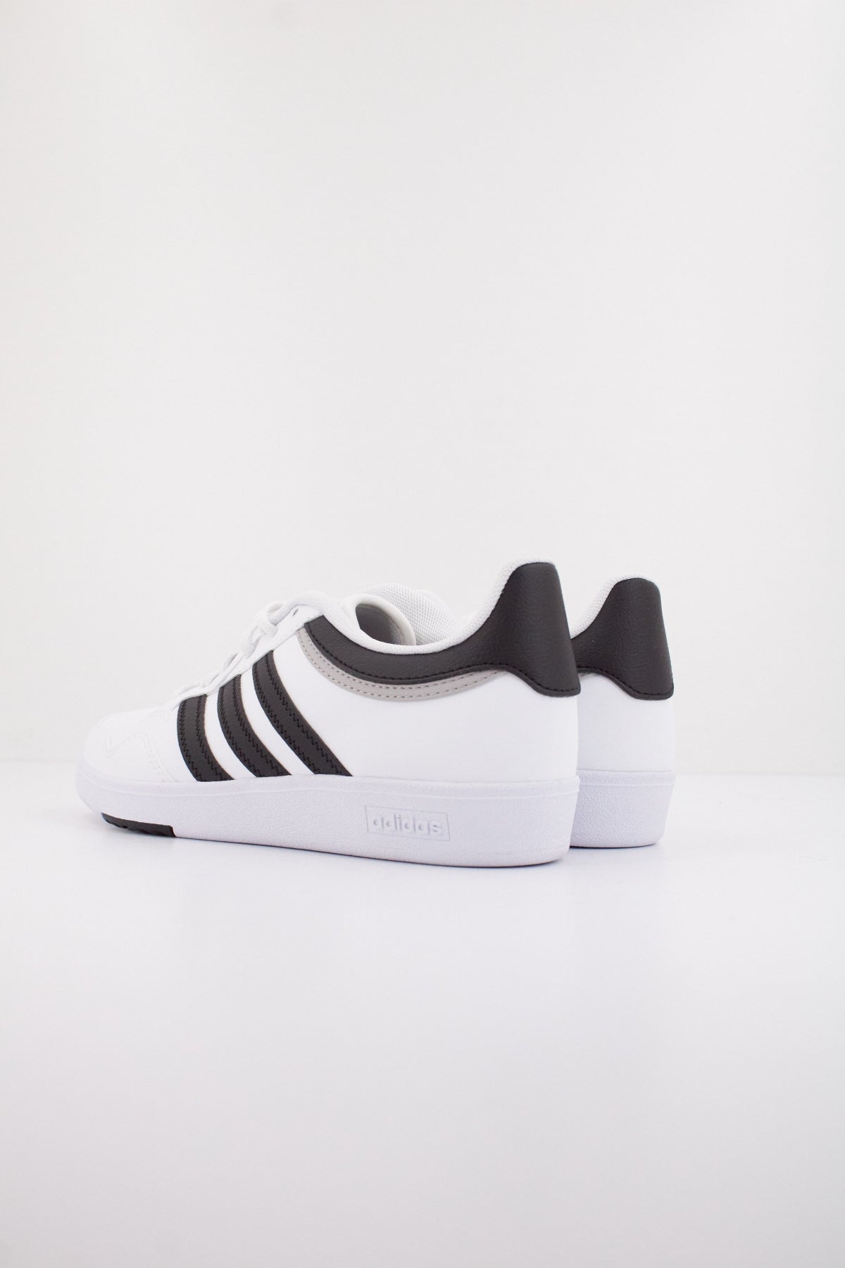 ADIDAS HOOPS . en color BLANCO  (5)