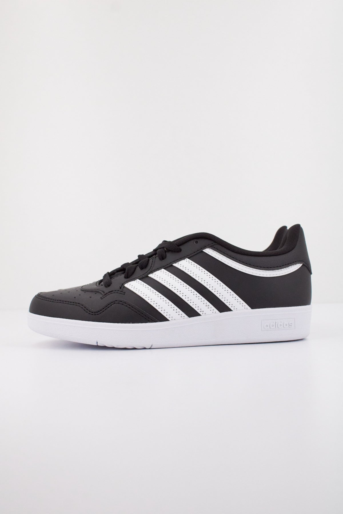 ADIDAS HOOPS . en color NEGRO  (1)