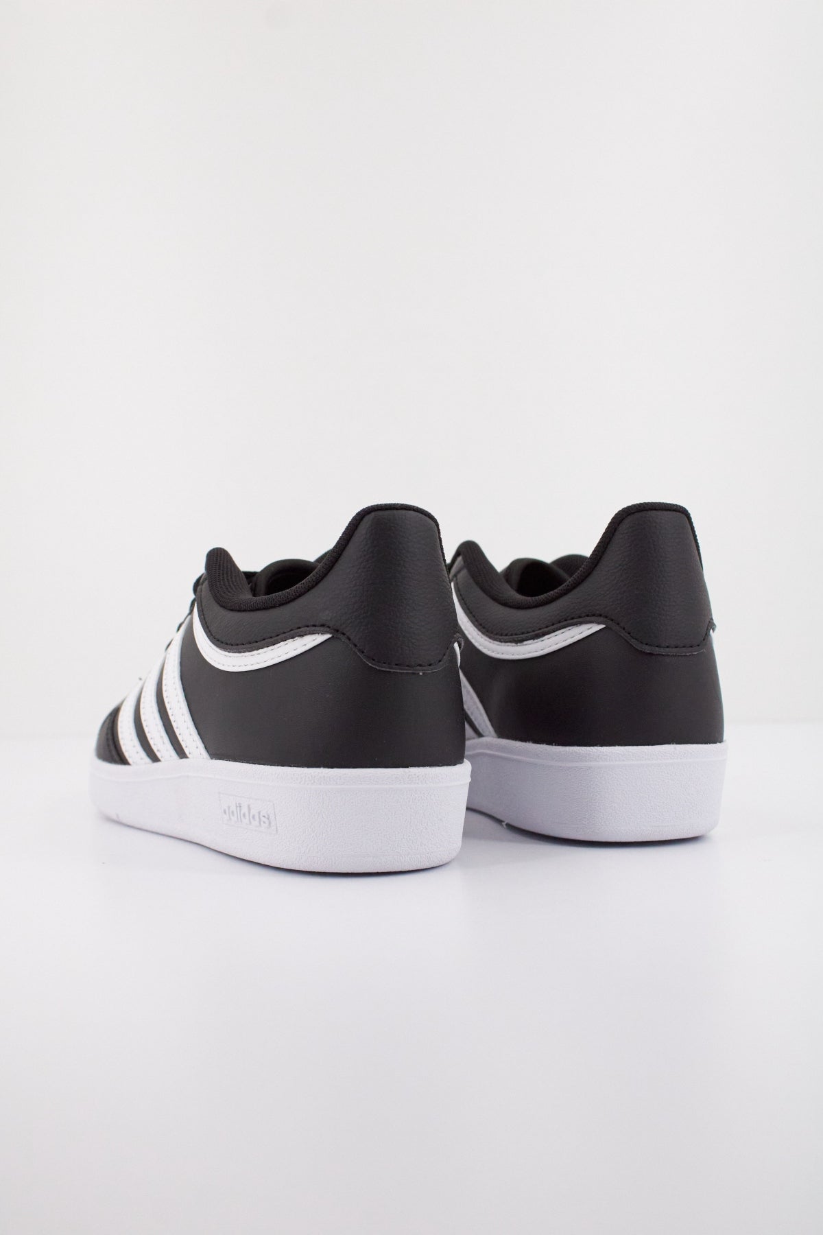 ADIDAS HOOPS . en color NEGRO  (4)