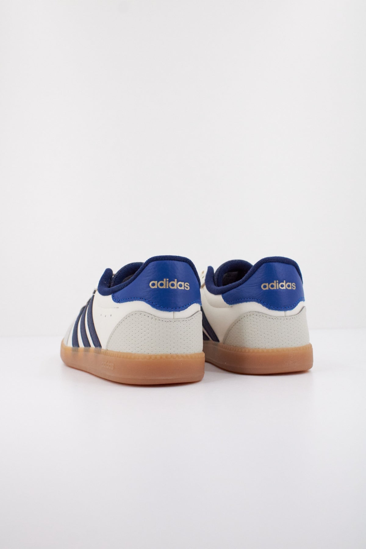 ADIDAS BREAKNET SLEEK en color BLANCO  (4)