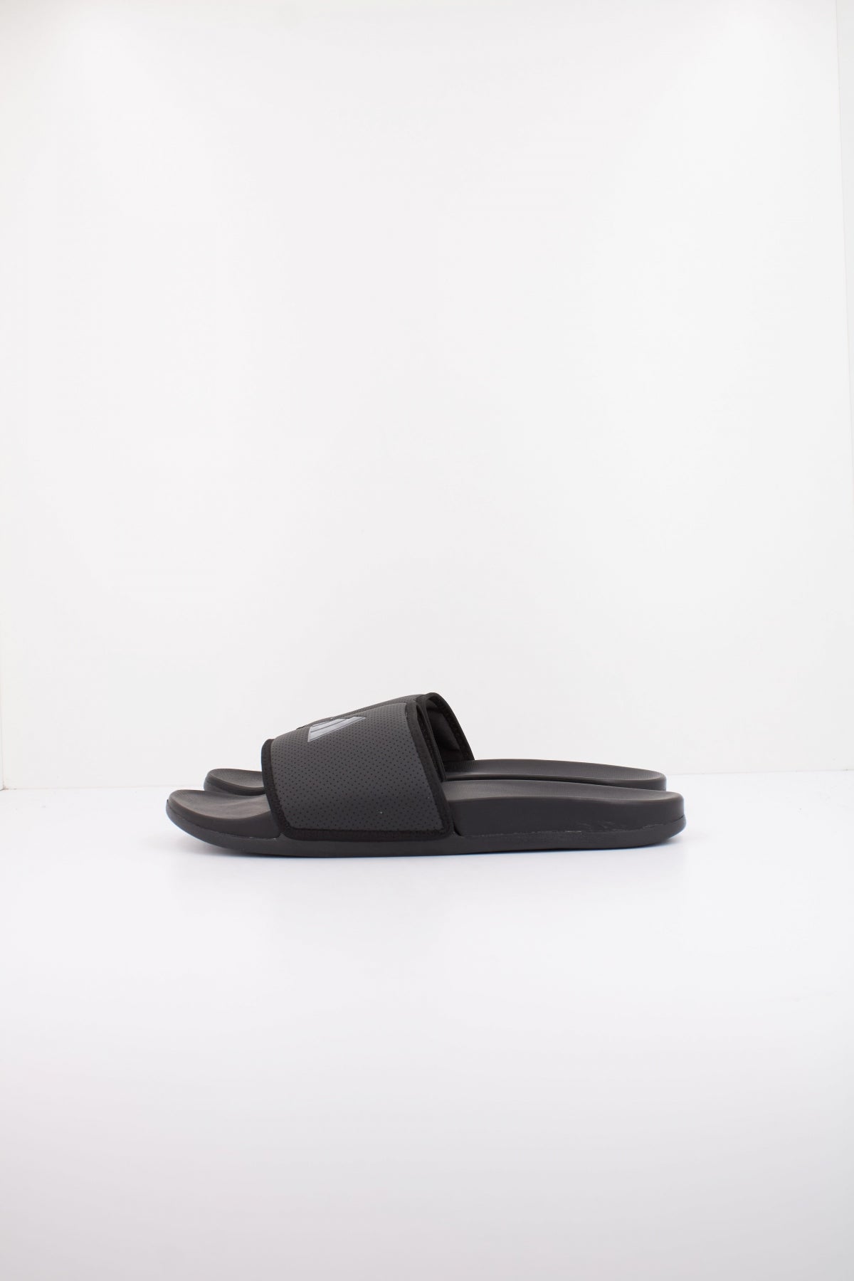 ADIDAS ADILETTE COMFORT en color NEGRO  (2)