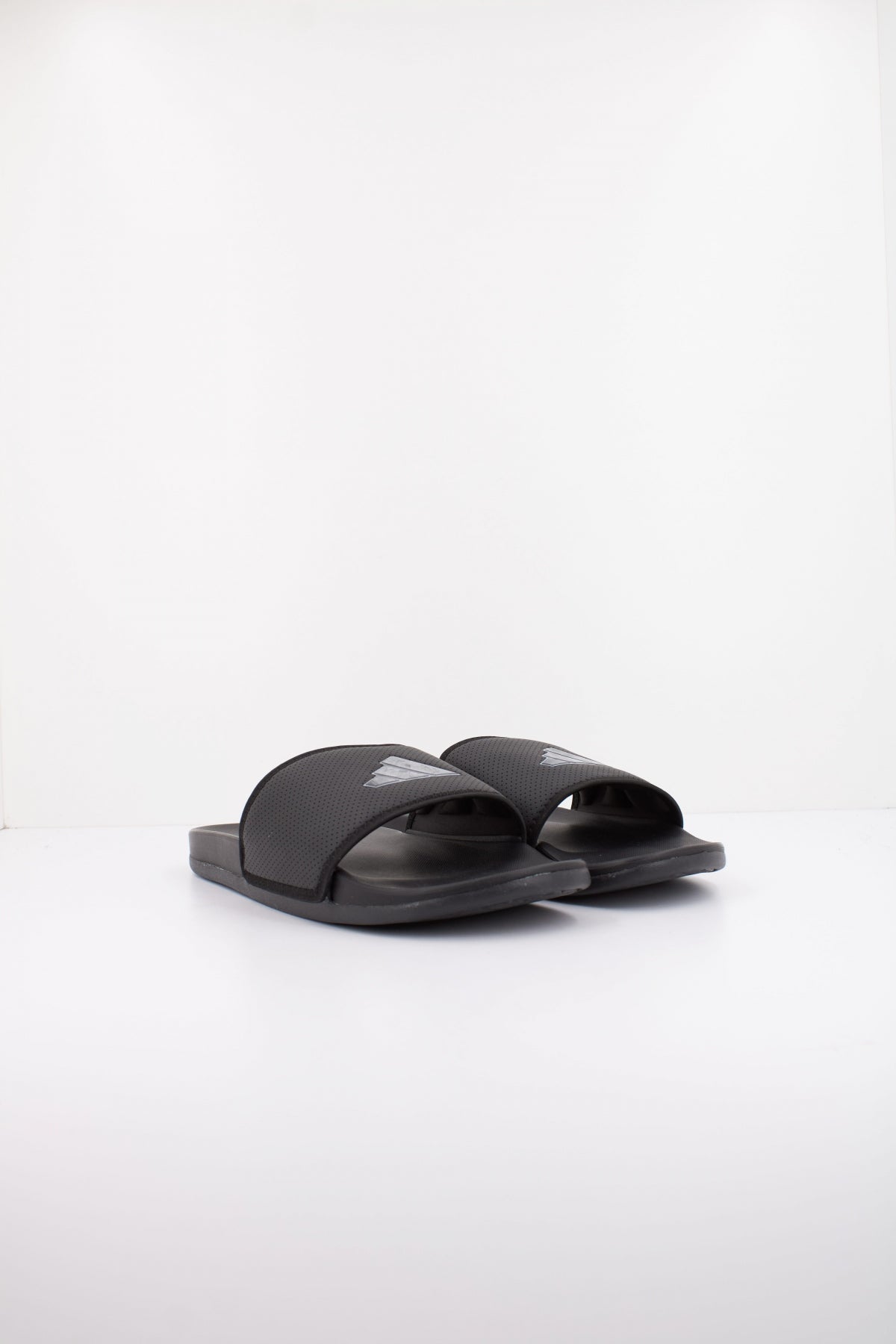 ADIDAS ADILETTE COMFORT en color NEGRO  (3)