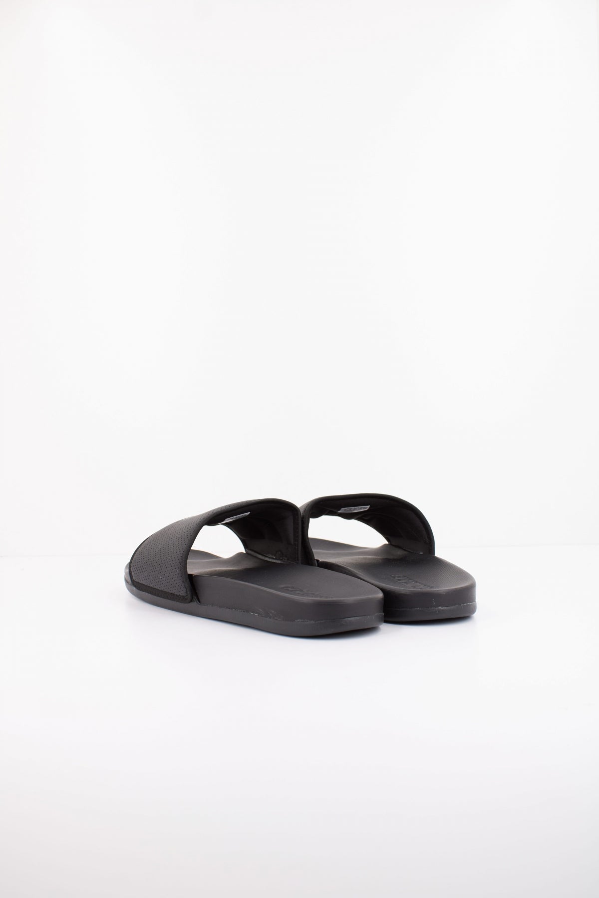 ADIDAS ADILETTE COMFORT en color NEGRO  (5)