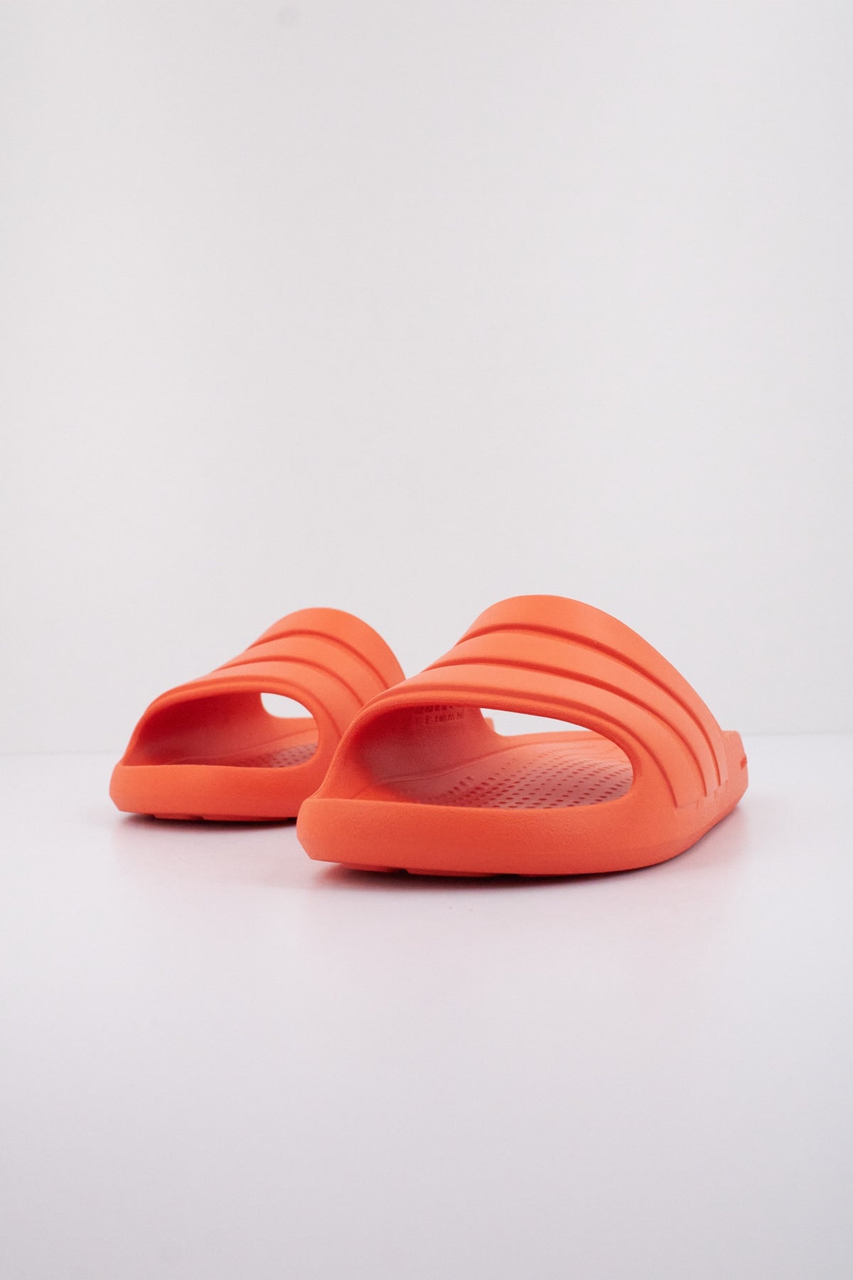 ADIDAS ADILETTE FLOW en color NARANJA  (2)