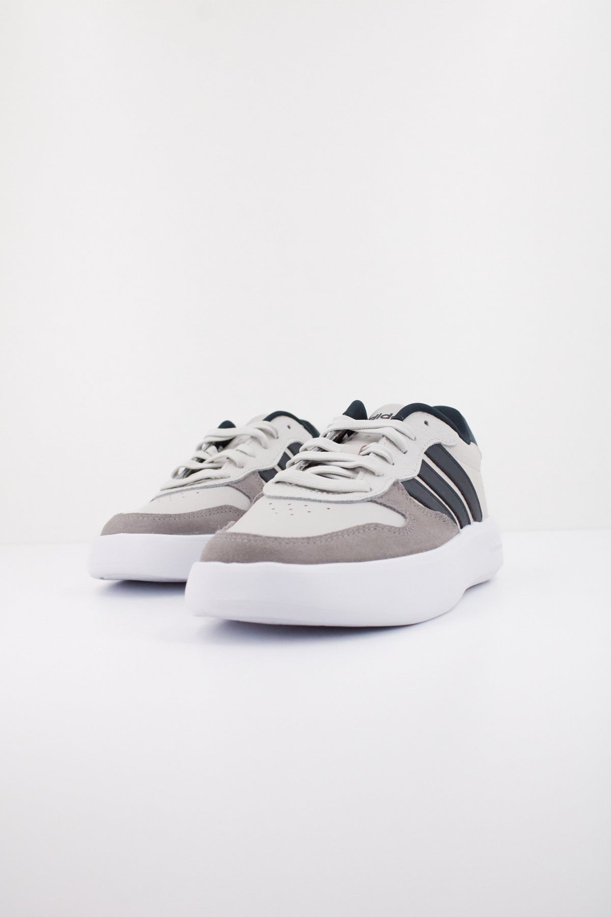 ADIDAS LITECOURT en color GRIS  (2)