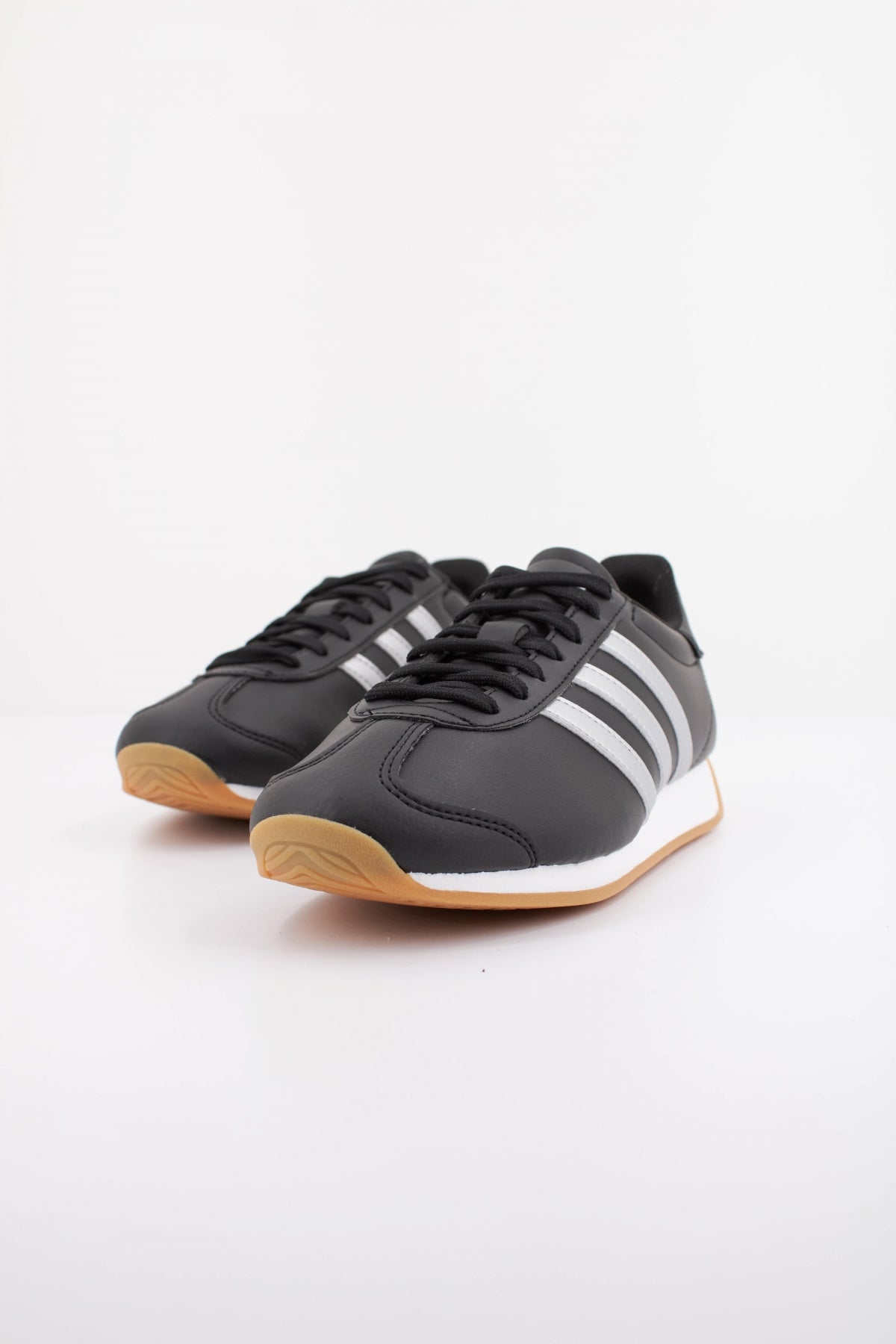 ADIDAS RUNVISTA en color NEGRO  (2)
