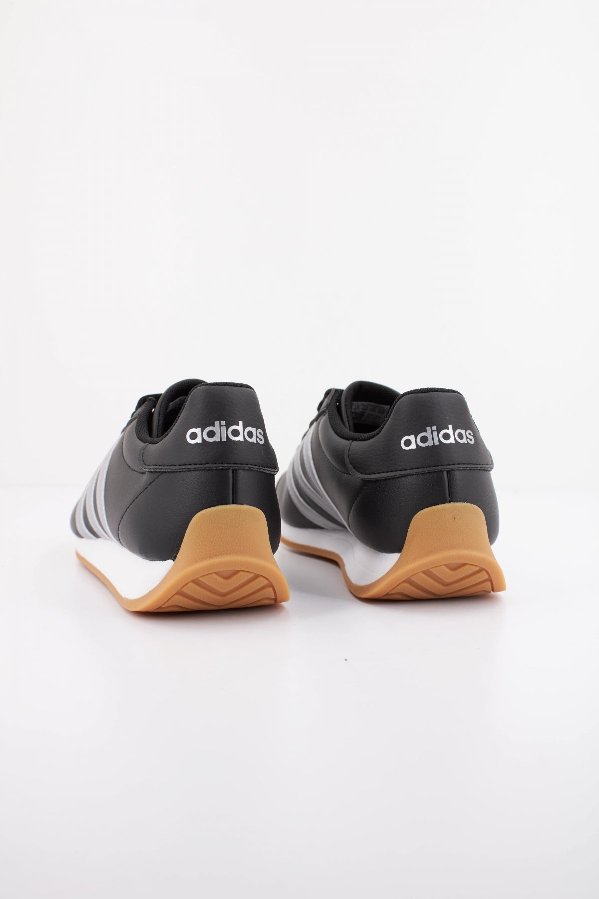 ADIDAS RUNVISTA en color NEGRO  (4)