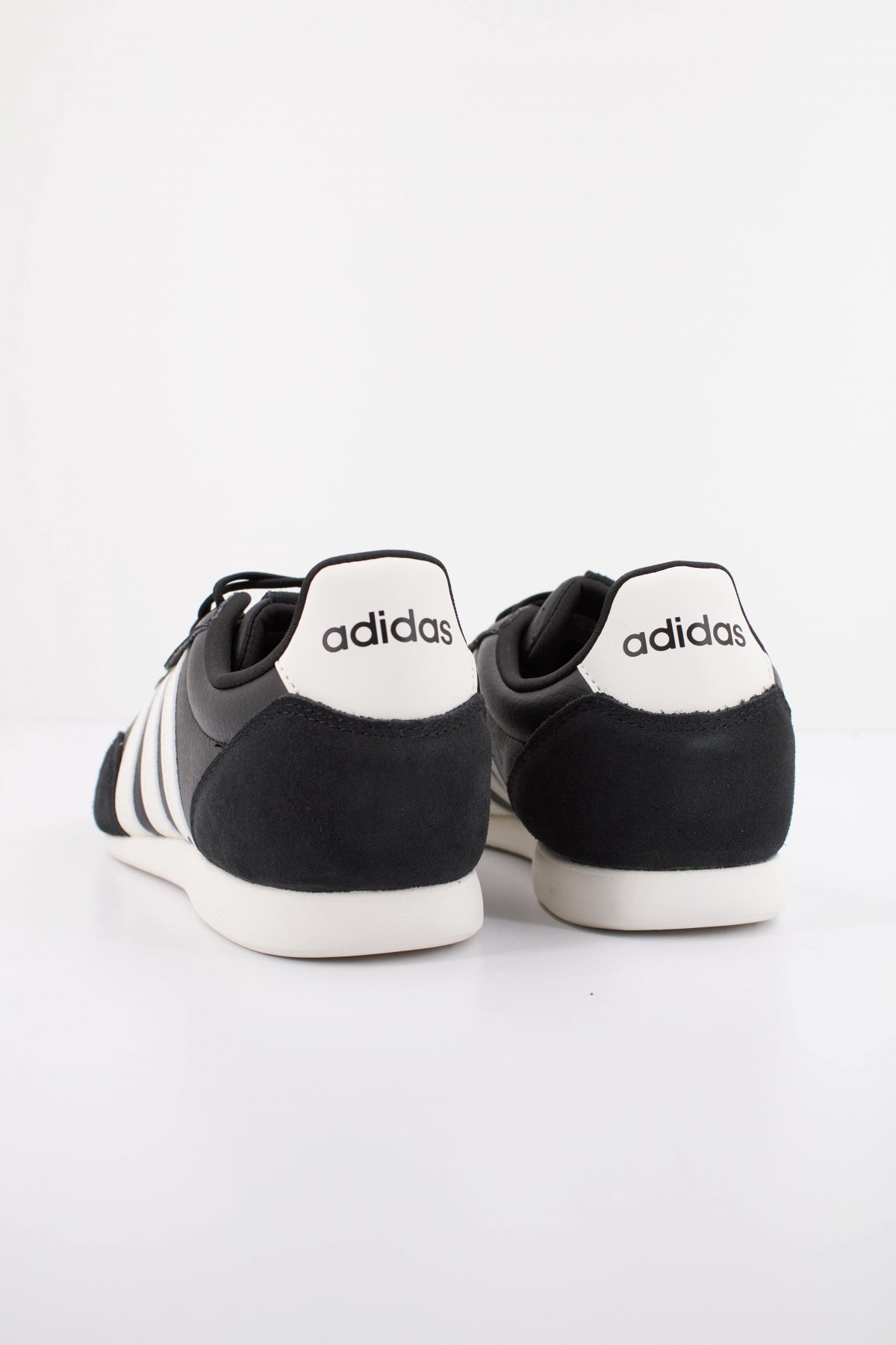ADIDAS BARREDA LO en color NEGRO  (4)