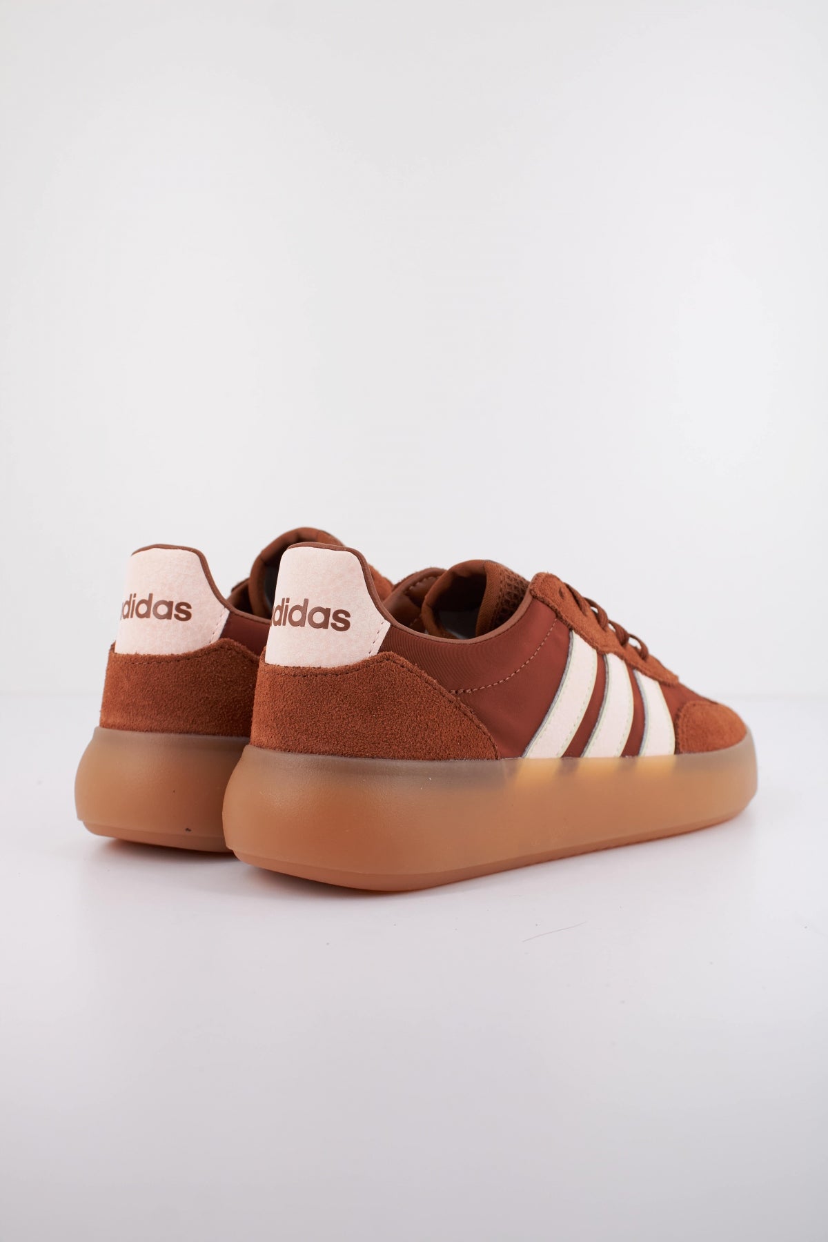 ADIDAS  BARREDA DECODE  en color MARRON  (2)
