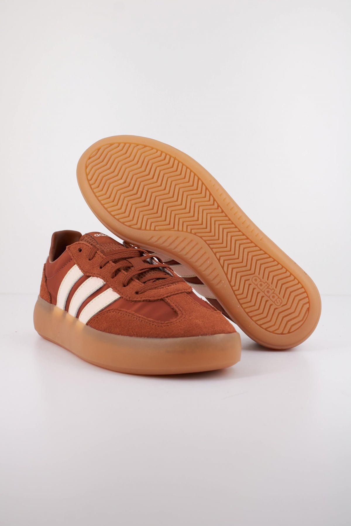 ADIDAS  BARREDA DECODE  en color MARRON  (4)