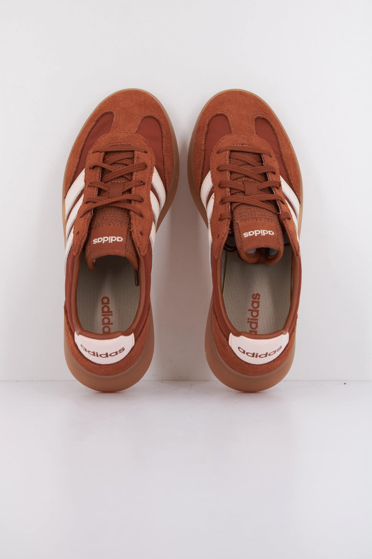 ADIDAS  BARREDA DECODE  en color MARRON  (5)
