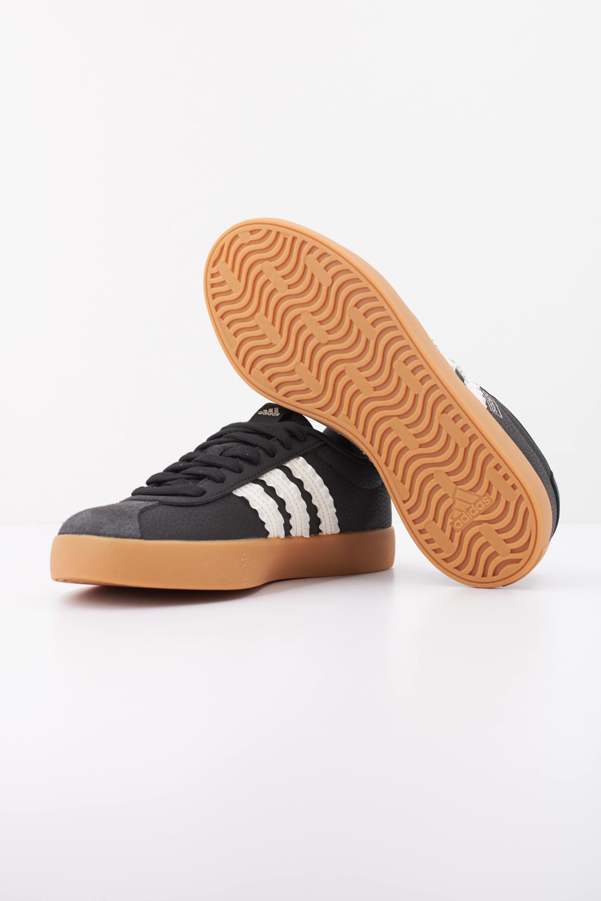 ADIDAS VL COURT . en color NEGRO  (5)