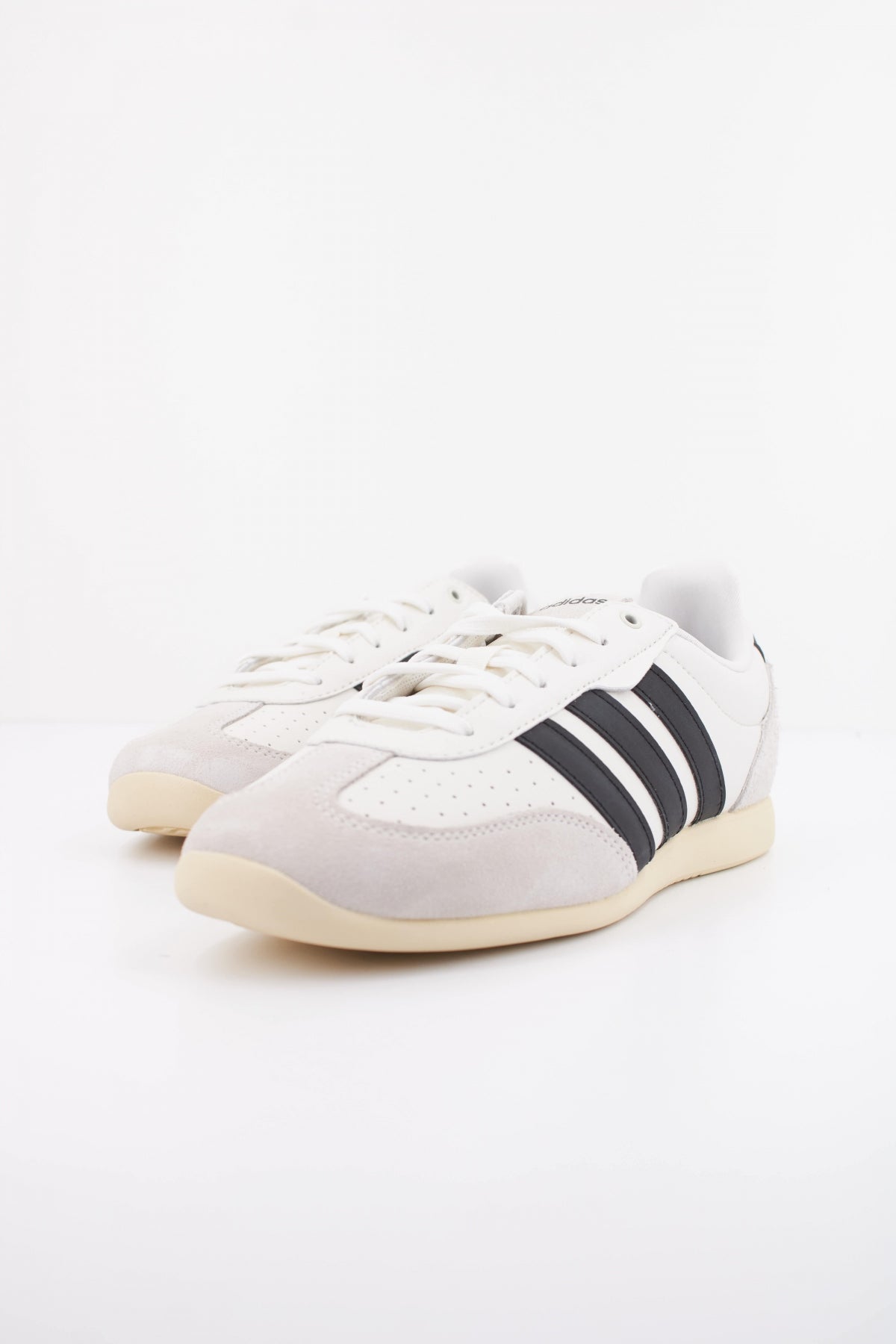 ADIDAS JR en color BLANCO  (2)