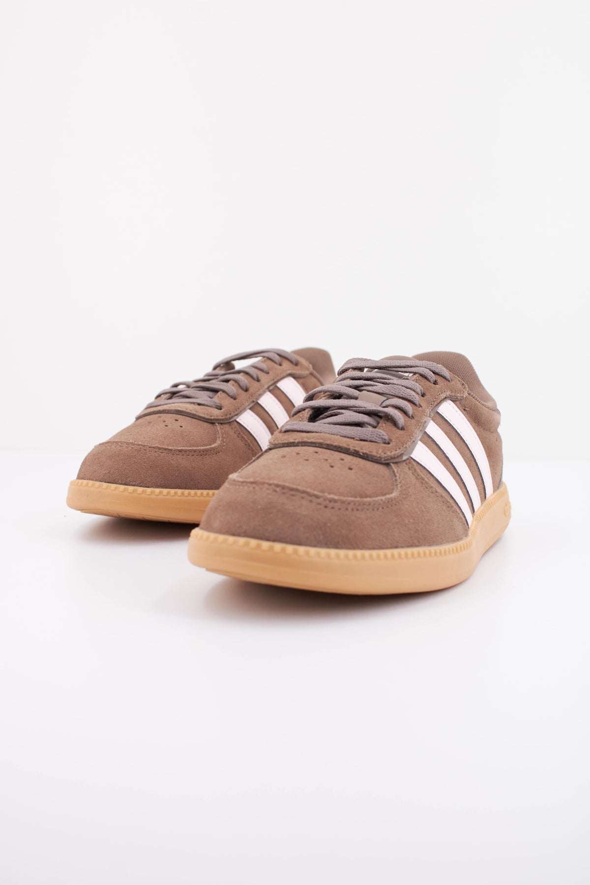ADIDAS BREAKNET SLEEK en color MARRON  (2)