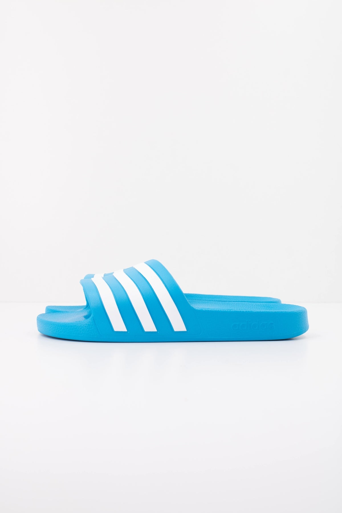 ADIDAS ADILETTE AQUA en color AZUL  (1)