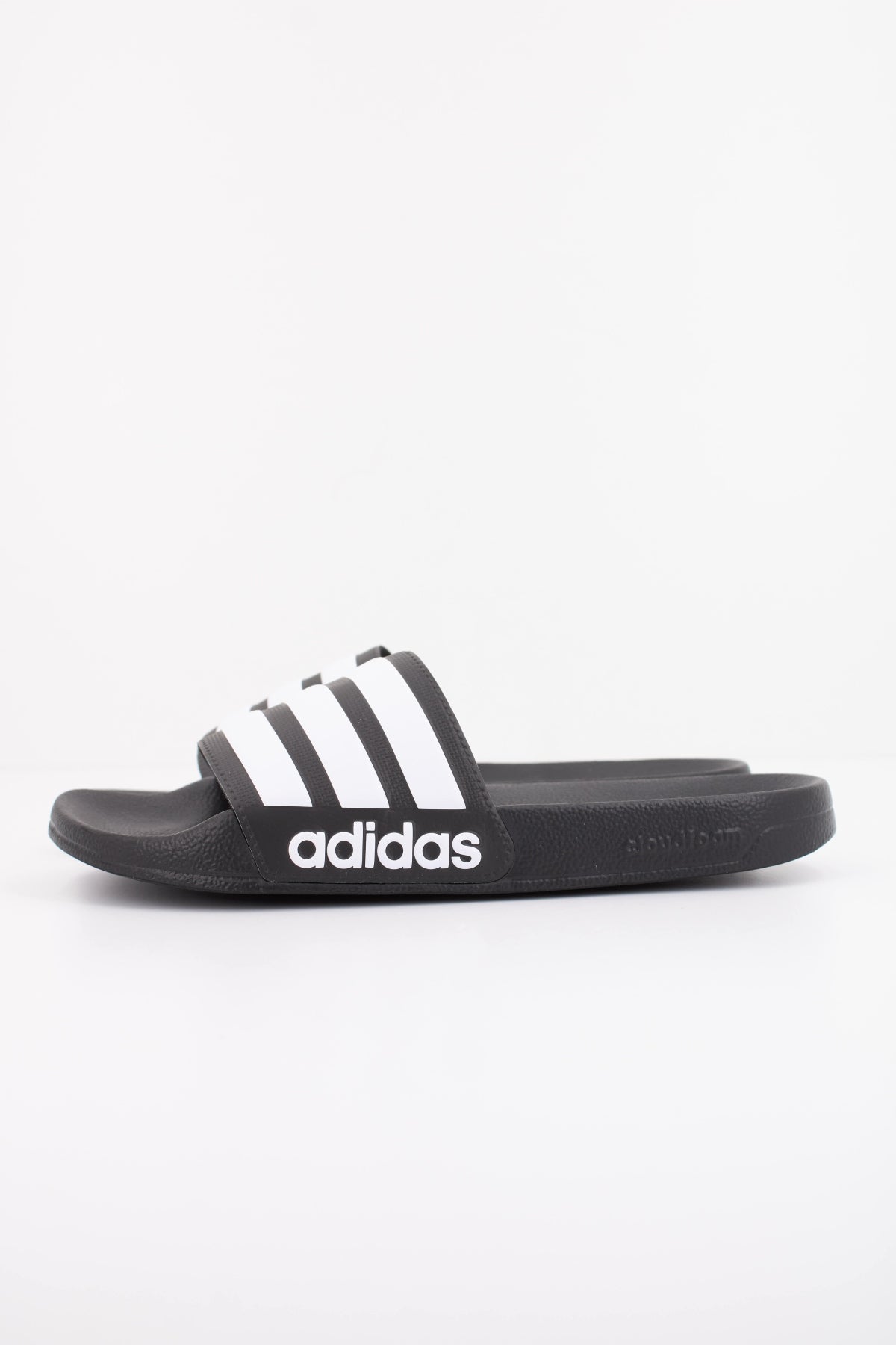 ADIDAS ADILETTE SHOWER en color NEGRO  (1)