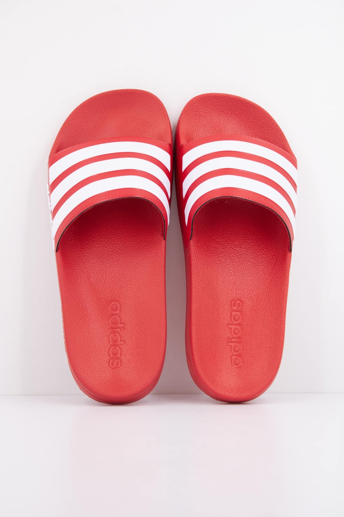 ADIDAS ADILETTE SHOWER en color ROJO  (3)