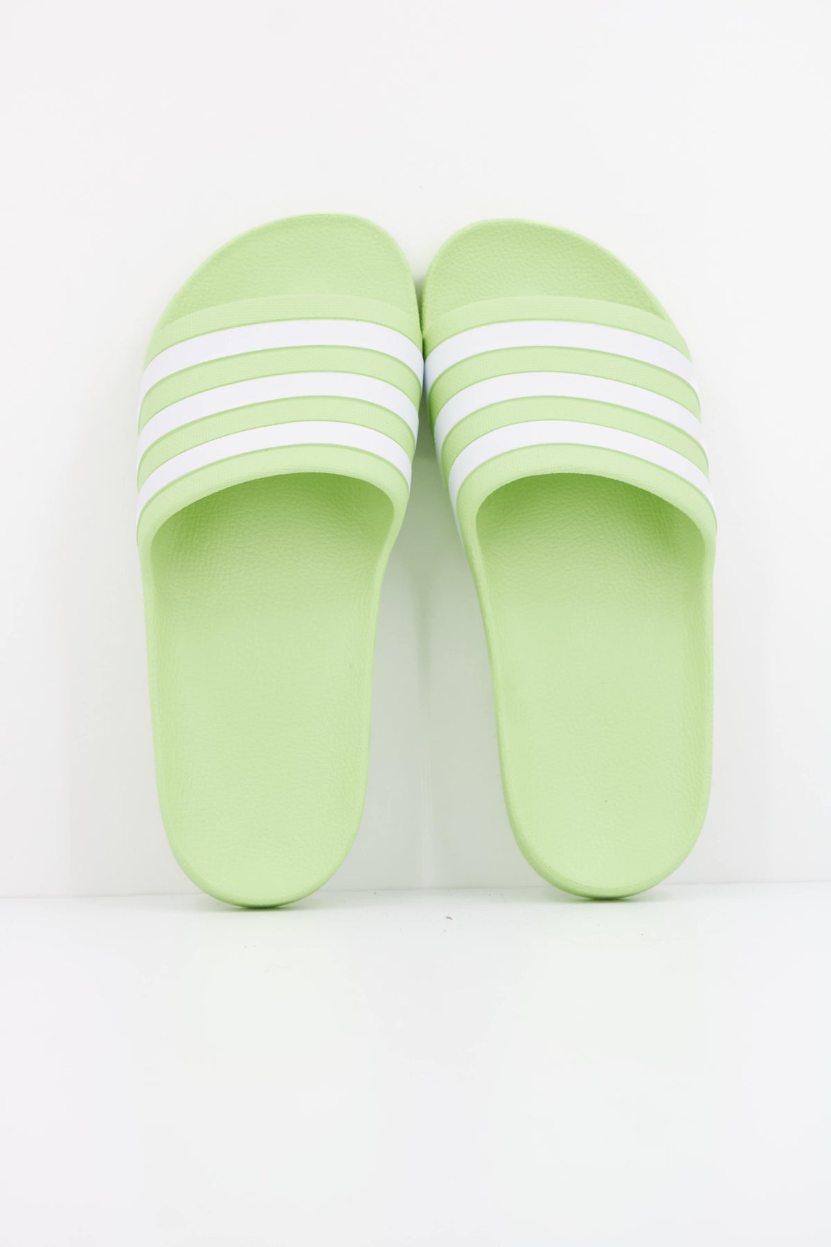 ADIDAS ADILETTE AQUA en color VERDE  (3)