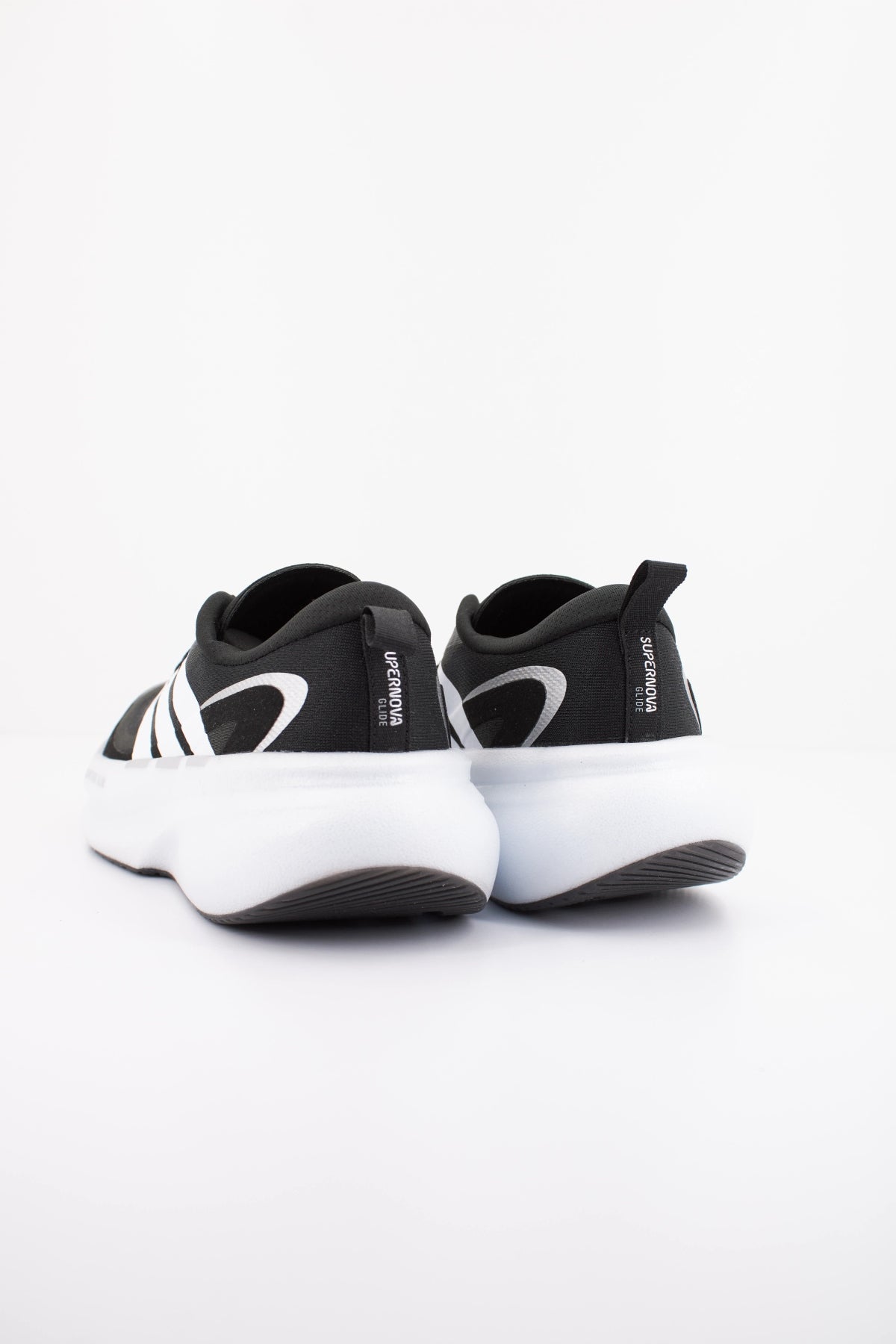 ADIDAS SUPERNOVA GLIDE W en color NEGRO  (4)