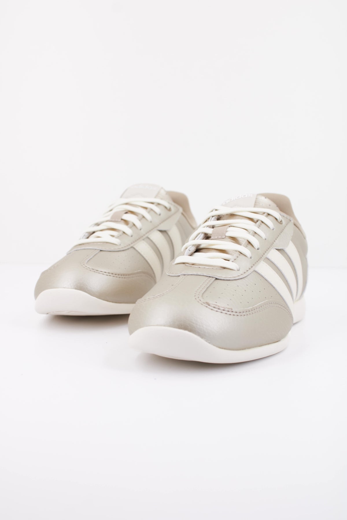 ADIDAS  BARREDA LO  en color ORO  (2)
