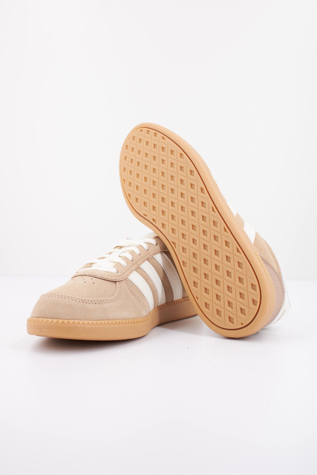 ADIDAS BREAKNET SLEEK en color MARRON CLARO  (5)