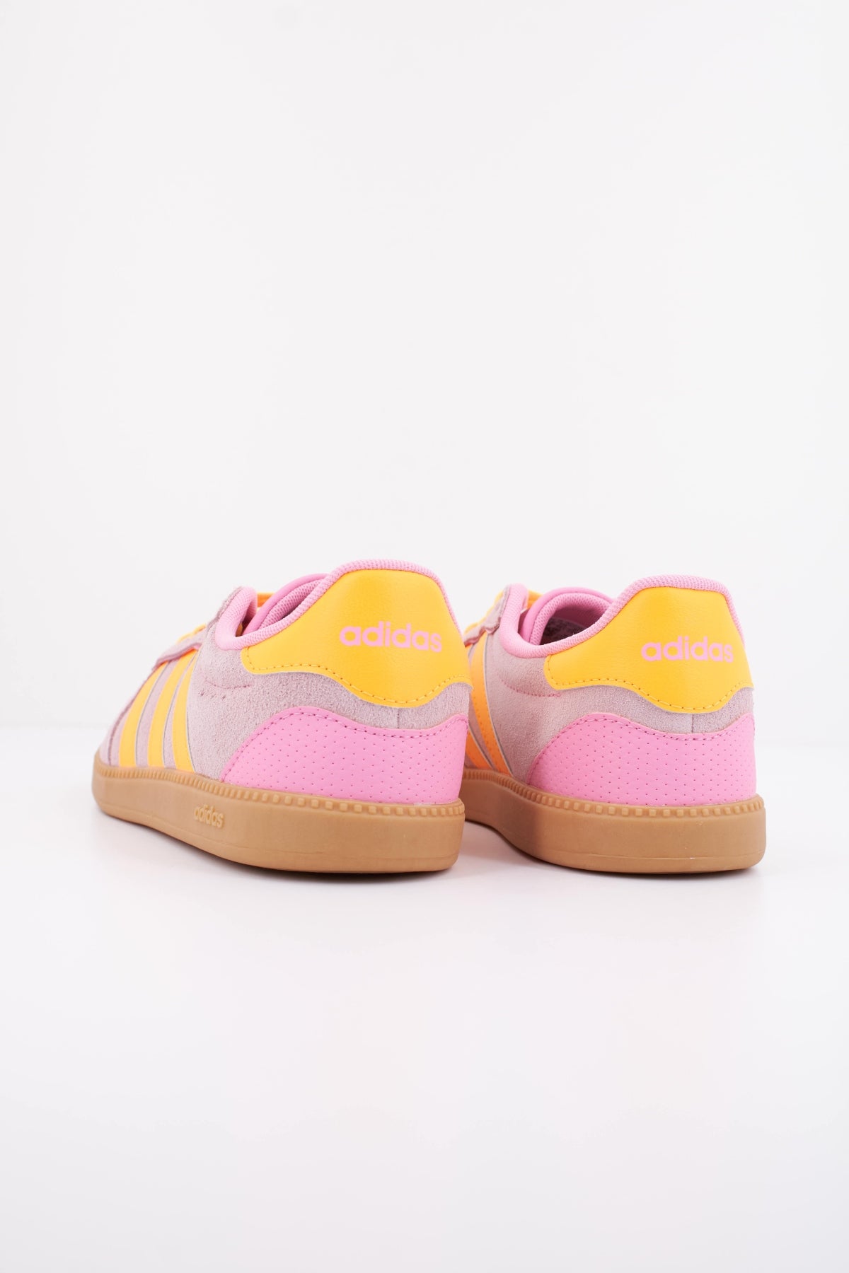 ADIDAS  BREAKNET SLEEK  en color ROSA  (4)