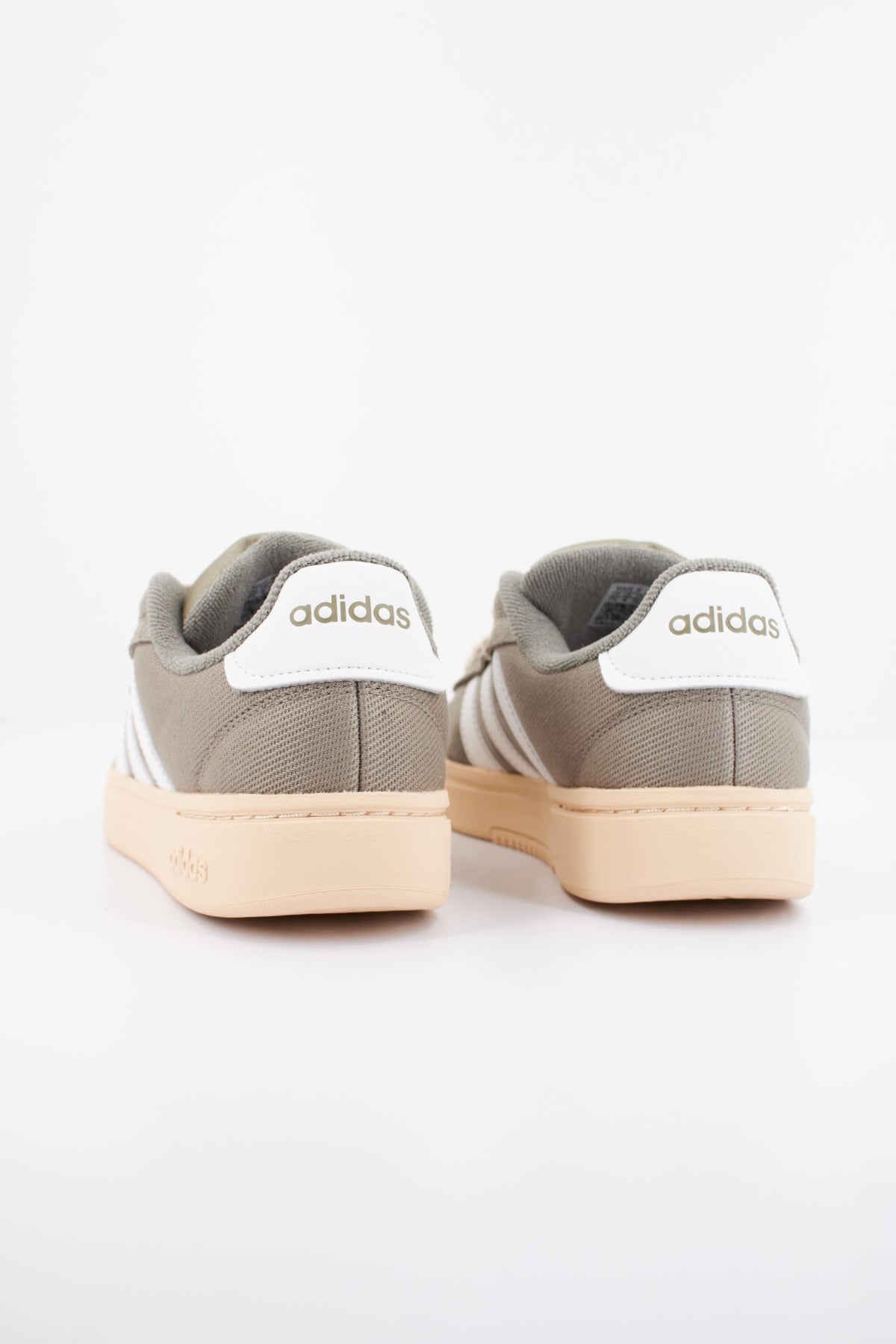 ADIDAS GRAND COURT ALPHA  en color VERDE  (4)