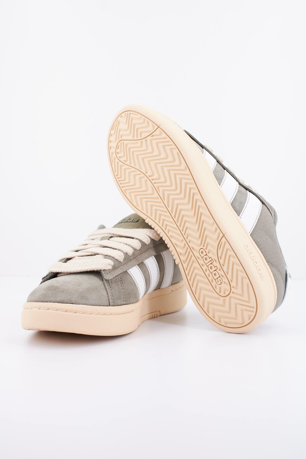 ADIDAS GRAND COURT ALPHA  en color VERDE  (5)
