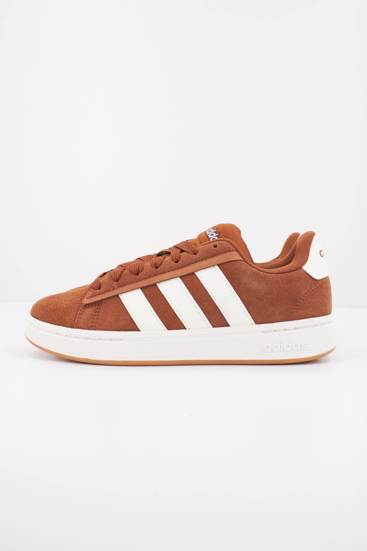 ADIDAS GRAND COURT ALPHA  en color BRONCE  (1)