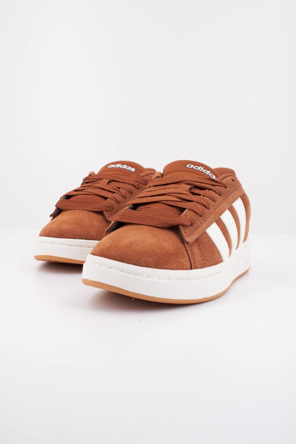 ADIDAS GRAND COURT ALPHA  en color BRONCE  (2)
