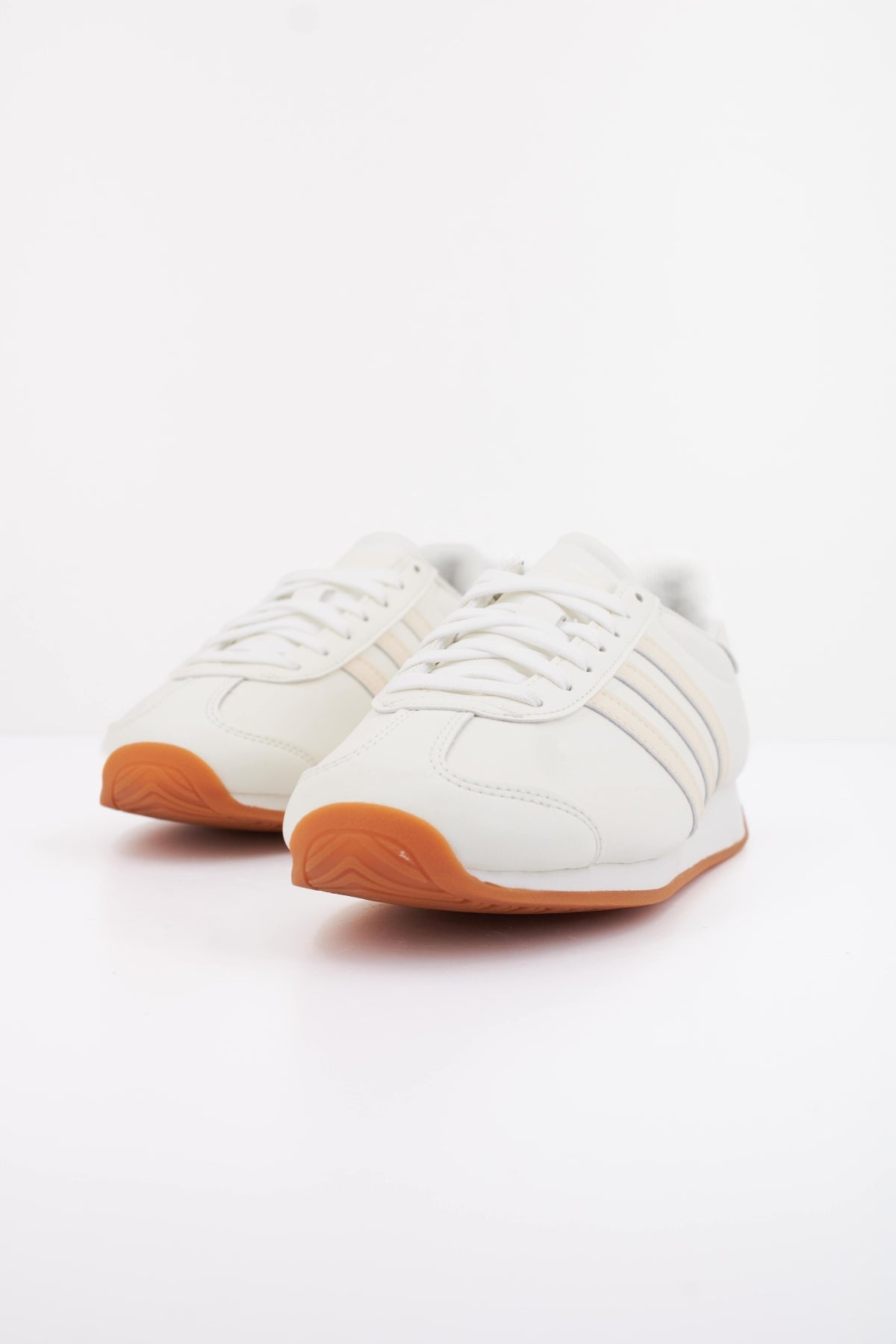 ADIDAS RUNVISTA en color BLANCO  (2)