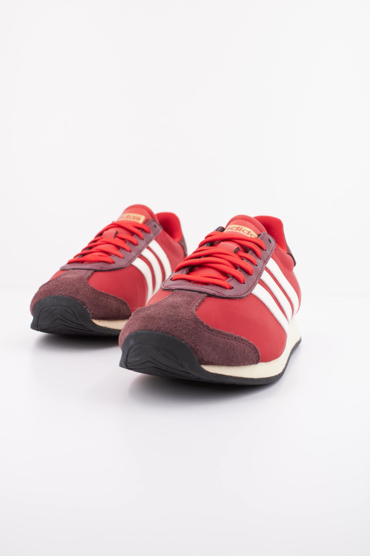 ADIDAS RUNVISTA en color ROJO  (2)
