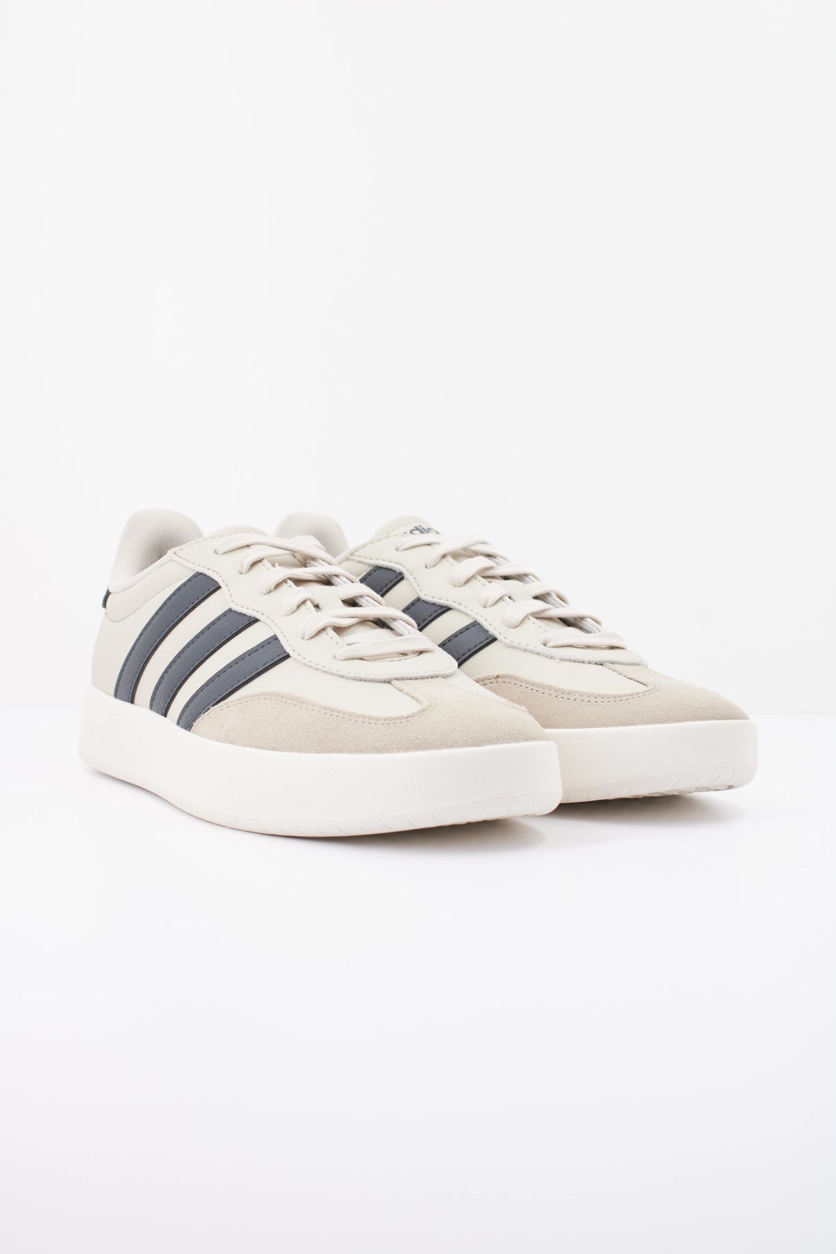 ADIDAS BARREDA en color GRIS  (2)