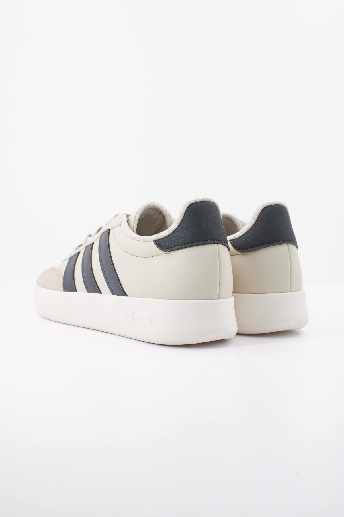 ADIDAS BARREDA en color GRIS  (4)