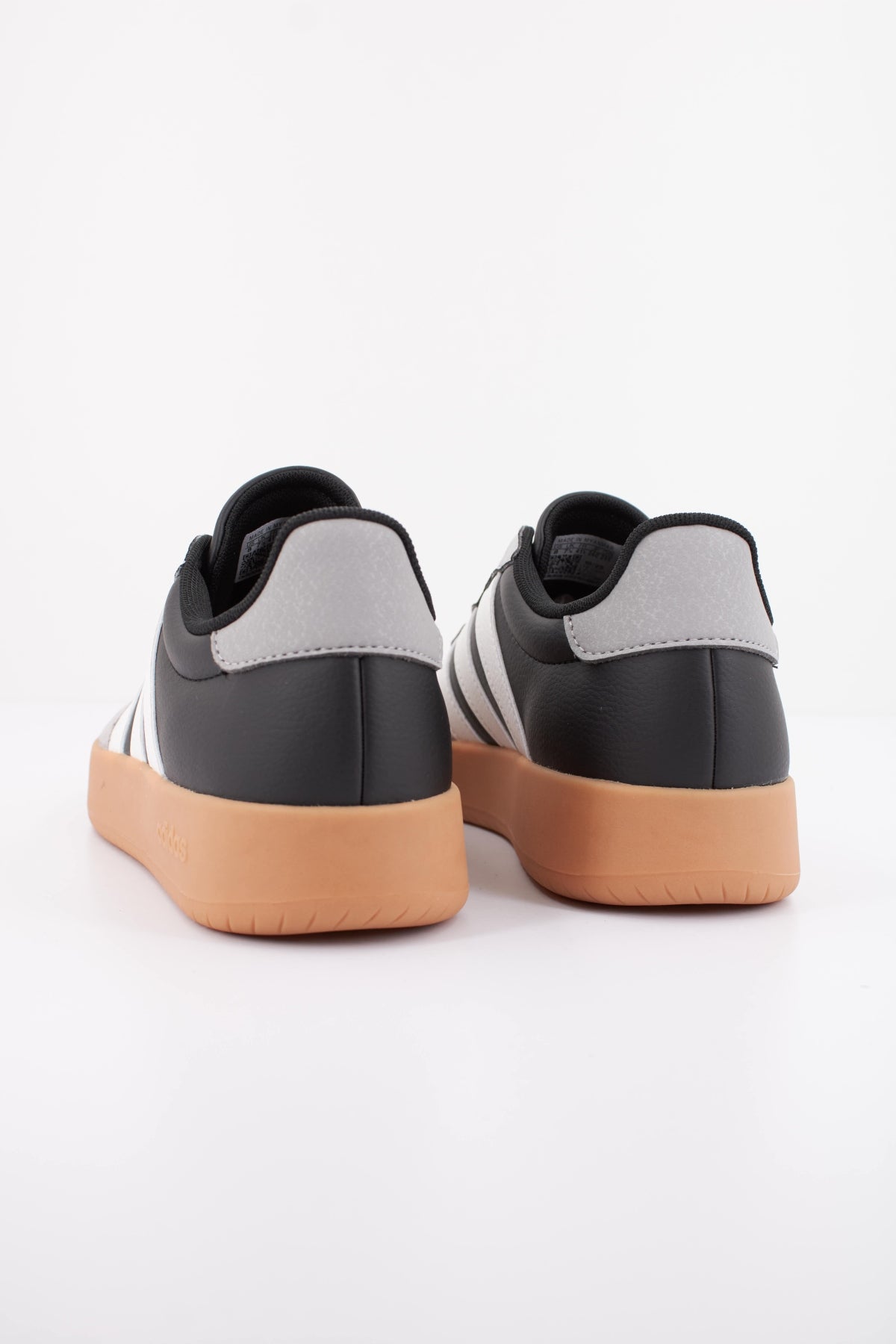ADIDAS BARREDA en color NEGRO  (4)