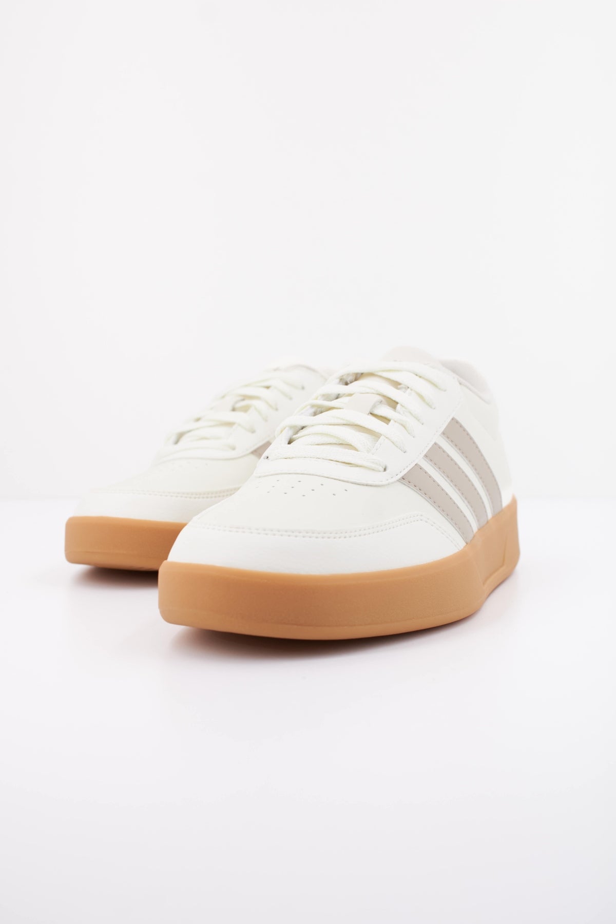 ADIDAS  BREAKNET . en color BLANCO  (2)