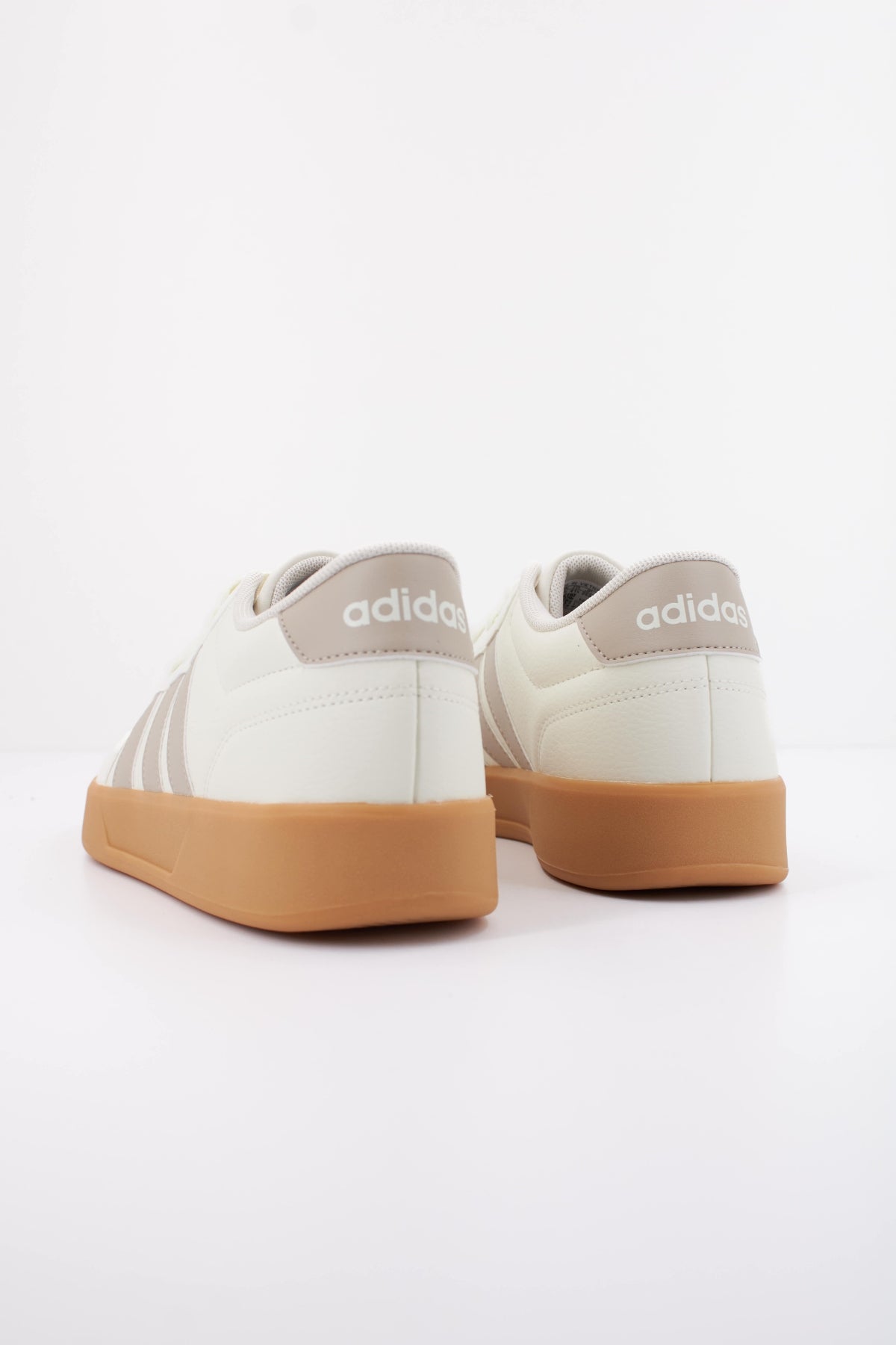 ADIDAS  BREAKNET . en color BLANCO  (4)