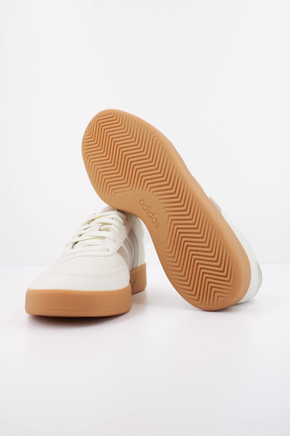 ADIDAS  BREAKNET . en color BLANCO  (5)