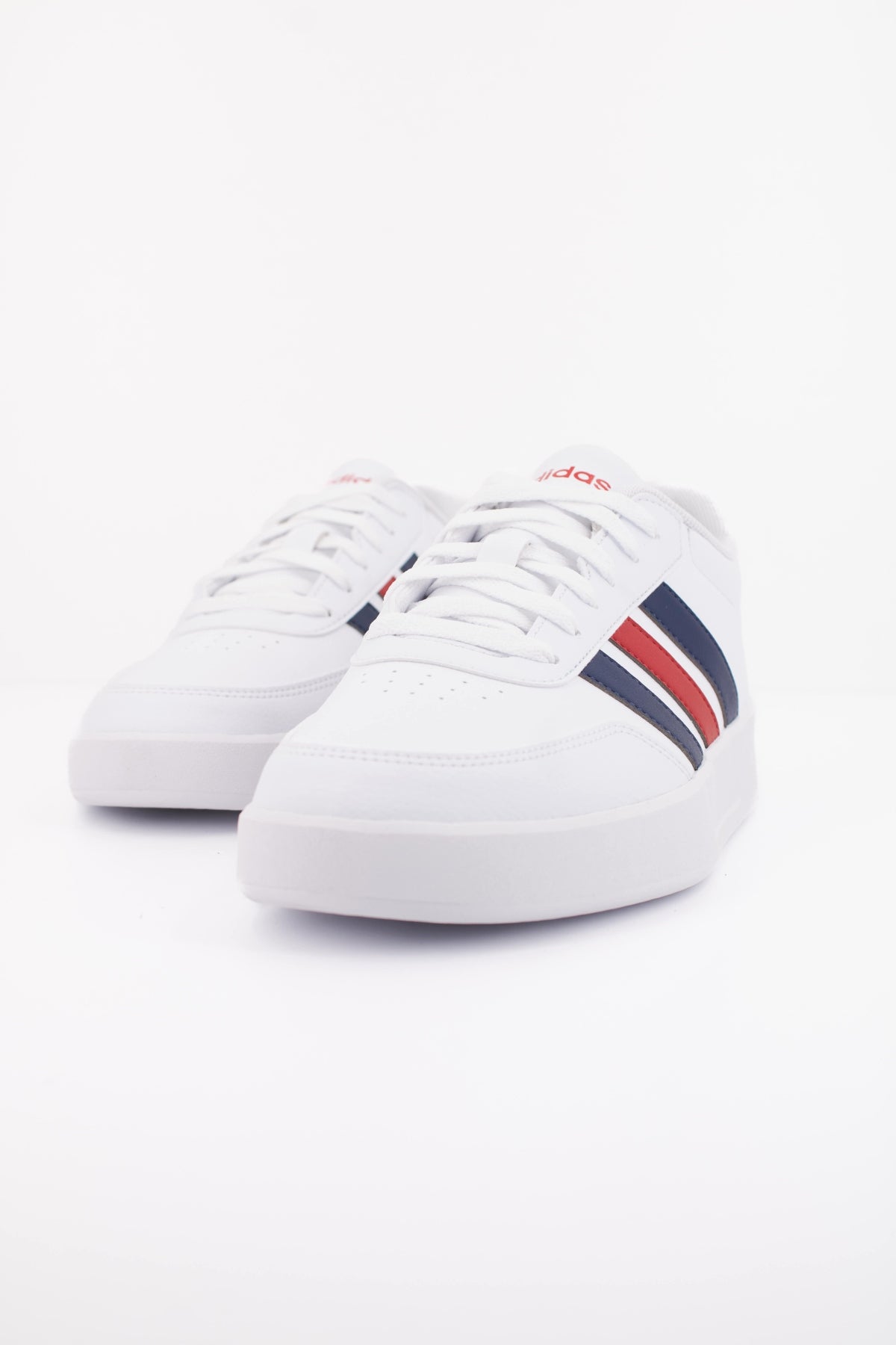 ADIDAS BREAKNET . en color BLANCO  (2)
