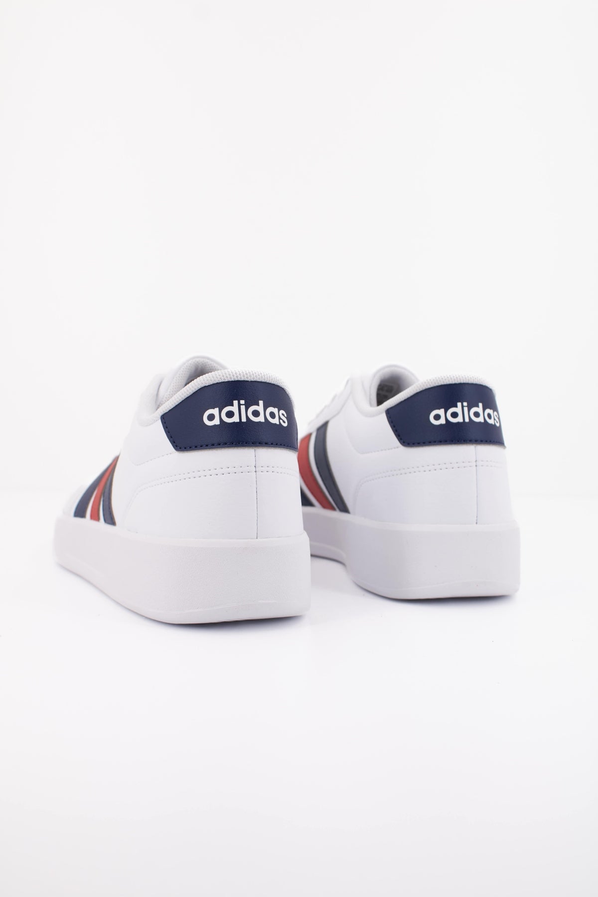 ADIDAS BREAKNET . en color BLANCO  (4)